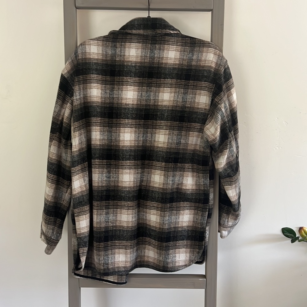 Shacket - Picture 3 of 3